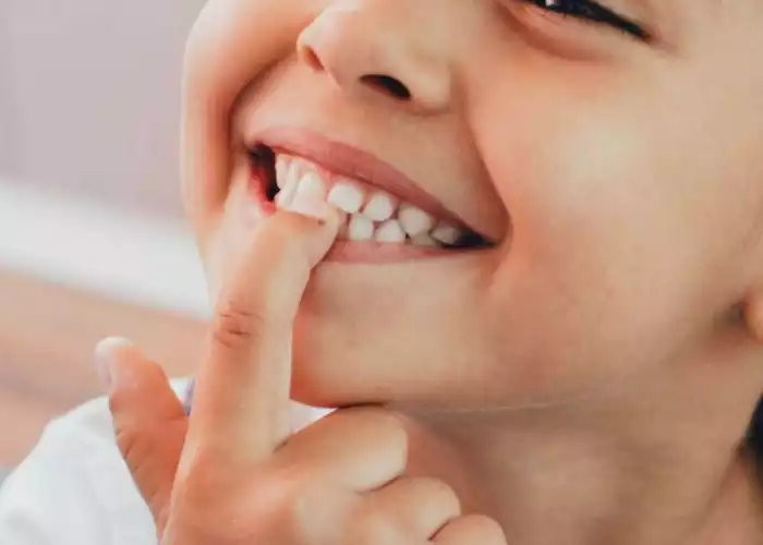 دندان های سالم کودک در دندانپرشکی در شهریار کلینیک کیمیا